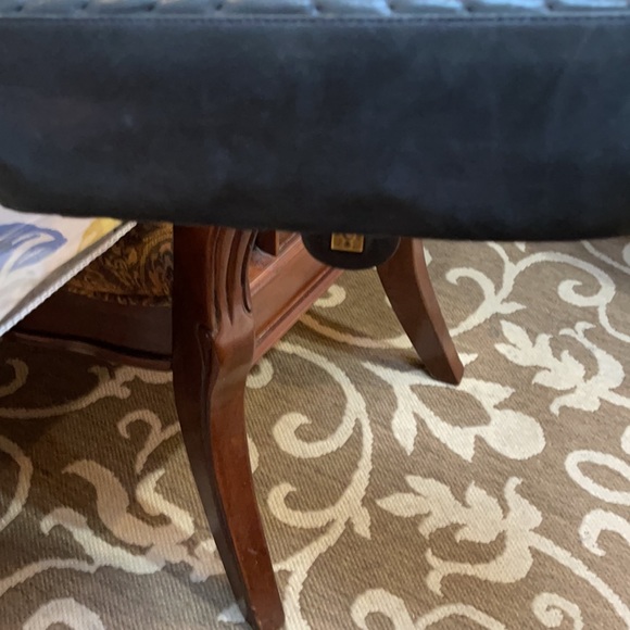 Chanel handbag like new only used a few times - Picture 10 of 16